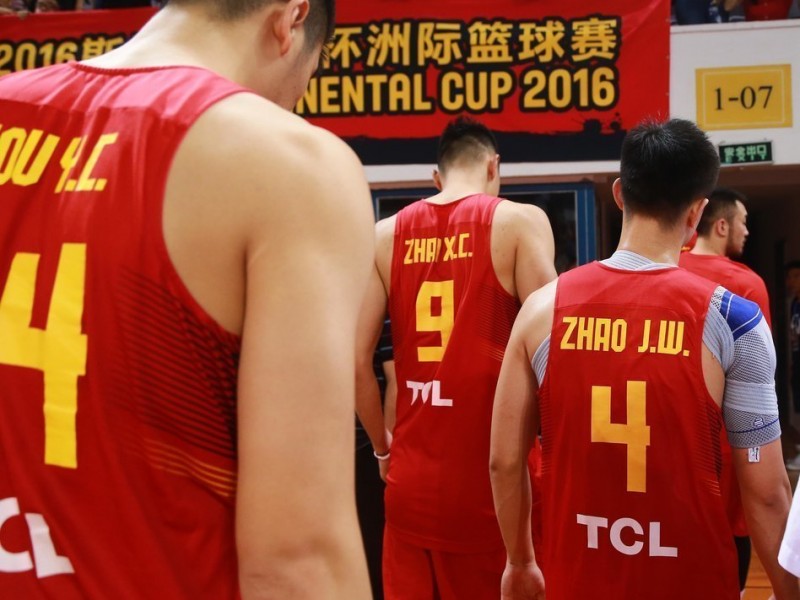 男篮奥运年的铁血记忆：那些拼尽全力的瞬间