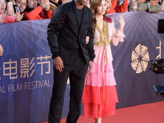 马布里携郑秀妍惊艳北影节红毯 从纽约独狼到北京骄傲的传奇跨界
