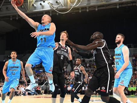 澳洲NBL战报：墨尔本加时惜败，珀斯险胜阿德莱德，新西兰破坏者双杀对手