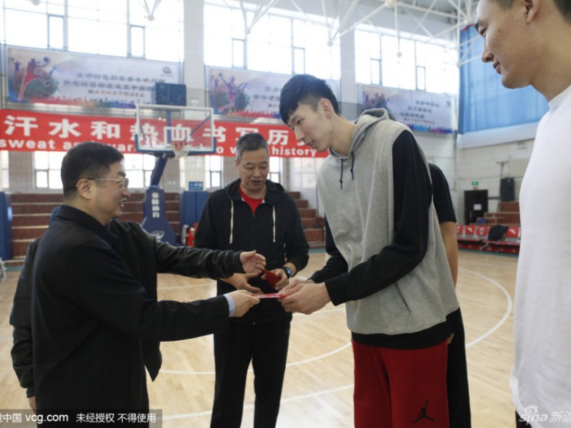 寒冬里的暖流：忆二零一六年春城慰问新疆男女篮将士