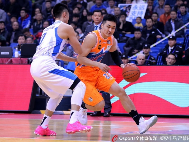 CBA第19轮：青岛双星苦战惜败上海大鲨鱼，吉布森空砍45+13+7