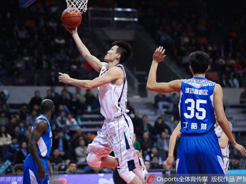 铁血战场与柔情目光：2017 CBA赛季的那些难忘瞬间