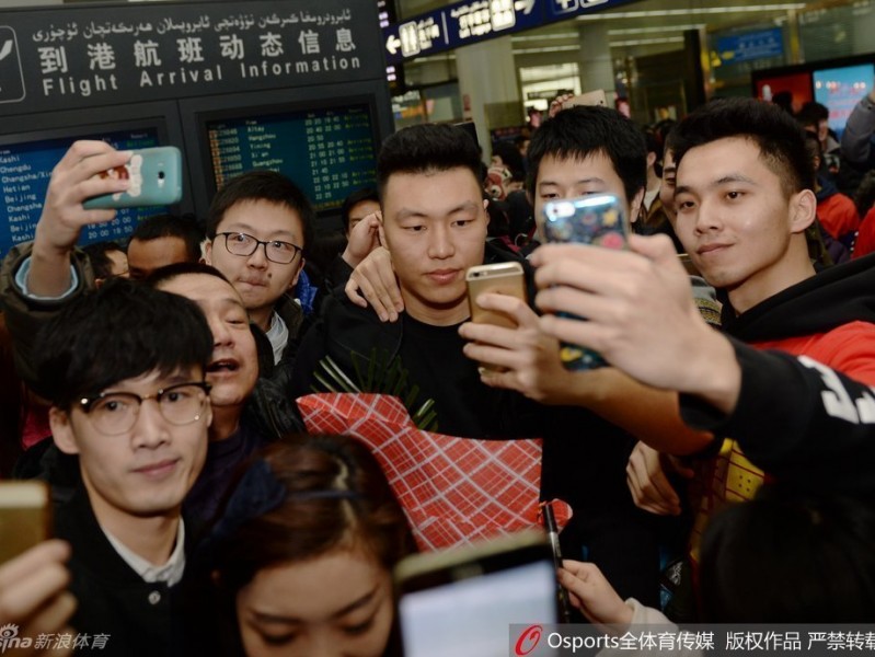 胜利凯旋情满归途