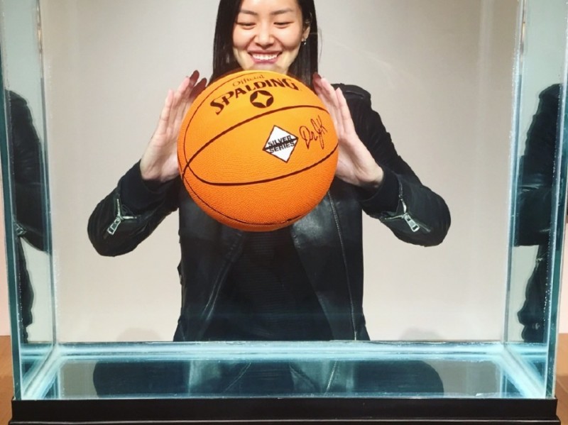 刘串疯上线：超模刘雯的篮球情缘与那些年石榴夫妇的甜蜜暴击