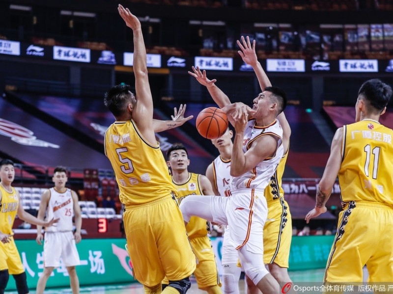 CBA复赛第二阶段第八日铁血对决：八一憾负广厦，上海逆转四川