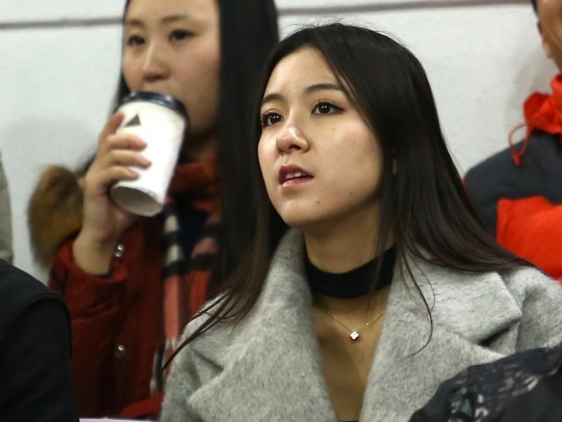 第八轮北控主场惊现明星脸——美女球迷神似邓紫棋