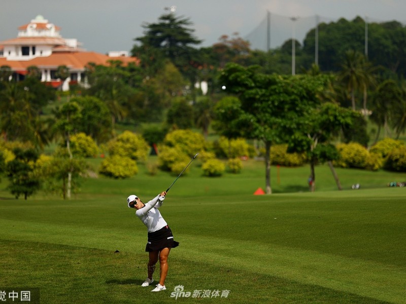 林希妤新加坡高球赛跃居榜首 中国金花闪耀圣淘沙