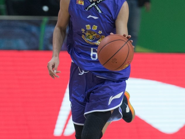 女篮战场双星闪耀 许晨妍刘帅激荡龙年大战