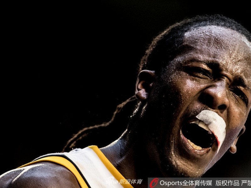 常规赛群雄逐鹿，积分榜风云变幻