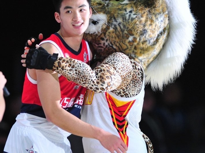 深圳新星闪耀全明星，于德豪主场加冕技巧王