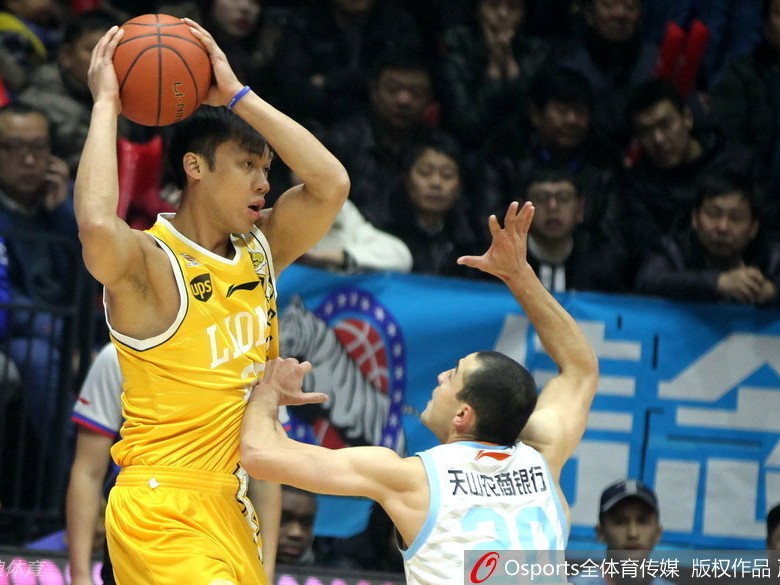 疆广厦连续恶斗，周琦与林志杰演绎季后赛级别对抗