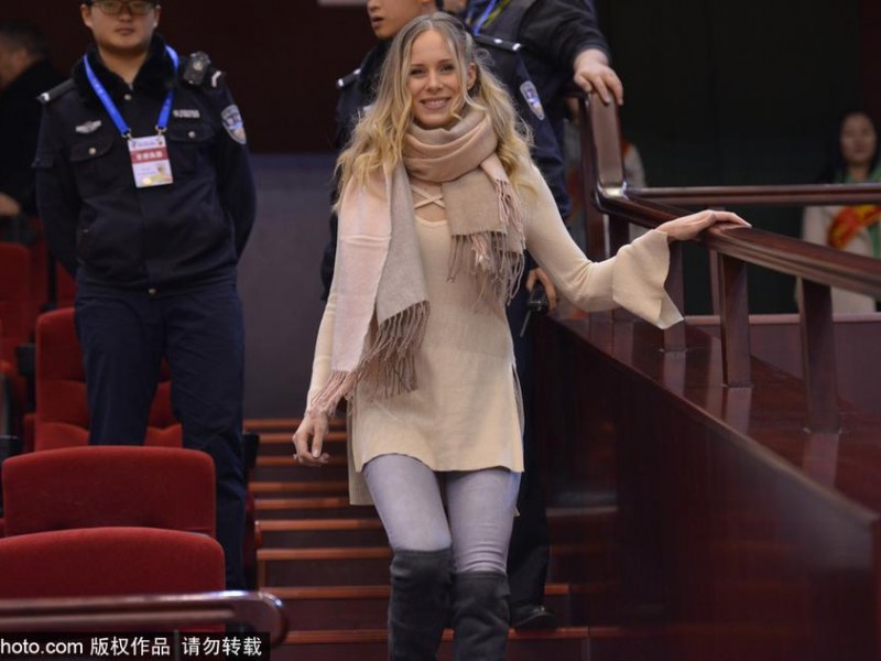 立陶宛高塔的铁血柔情：莫泰女友现场助阵，闪耀齐鲁体育馆