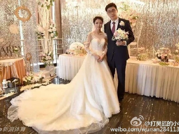 篮坛扣将吴楠迎娶蓉城娇妻 从冠军荣耀到幸福殿堂