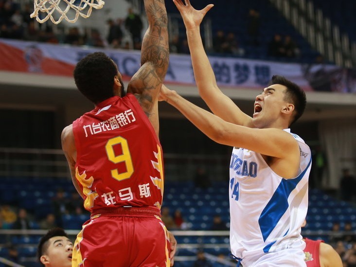 CBA赛场风云录：激战正酣，群雄逐鹿谁主沉浮