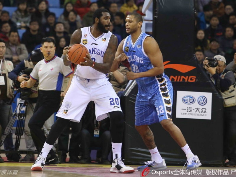 京苏大战风云录：奥登篮下称霸，老马血染赛场