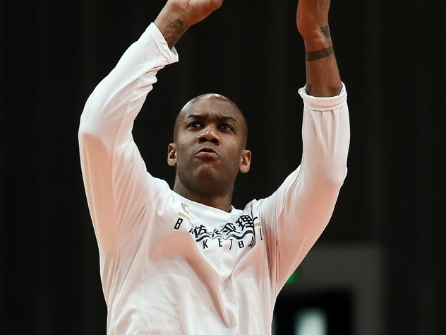 兰多夫赛前意外挂彩，“白魔兽”誓要率北控冲破京城德比