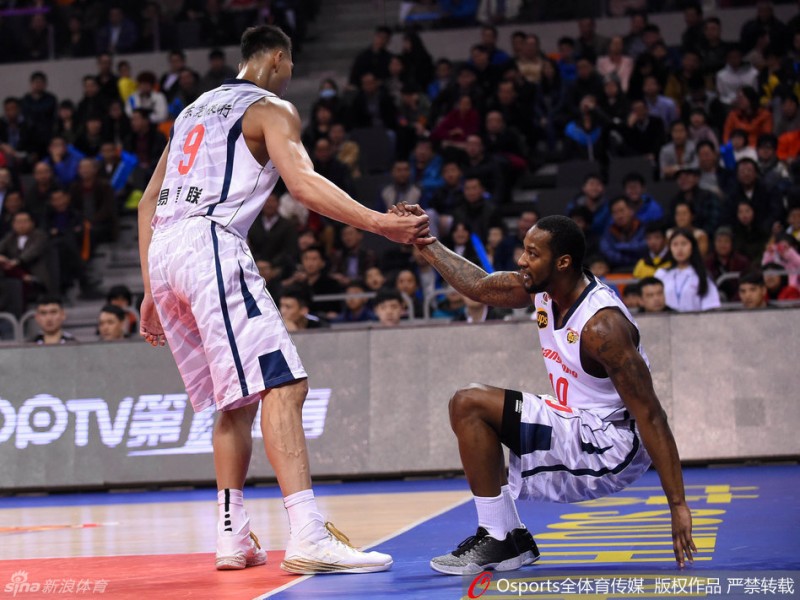 粤篮战纪：阿联起舞卡特鸣，杜锋麾下铁军行