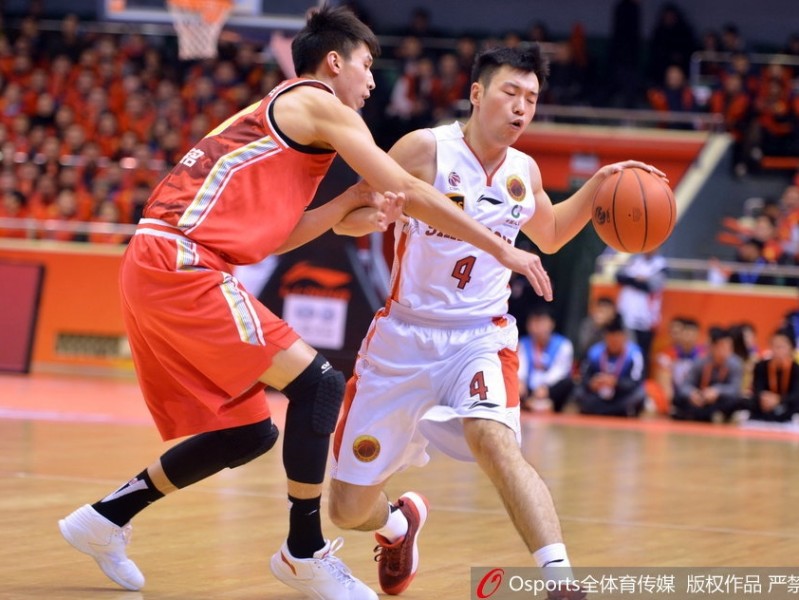 内线双塔联手发威，山东高速主场大胜八一送对手十三连败