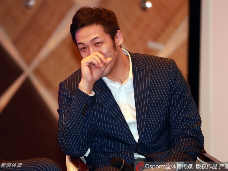 西装革履意气风发 同曦男篮新赛季发布会众将帅帅气亮相