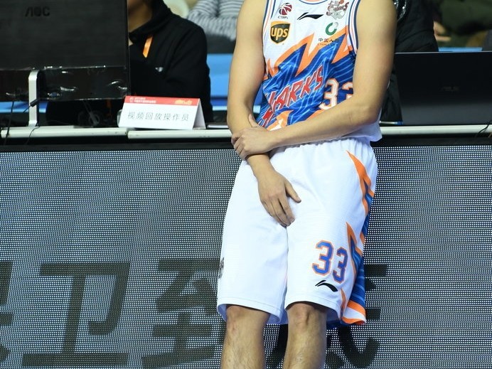 上海男篮主场激战胜福建，取关键三连胜