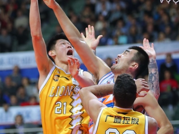 广厦青年军客场掀翻大鲨鱼，福特森三双博洛西斯狂砍三十四分