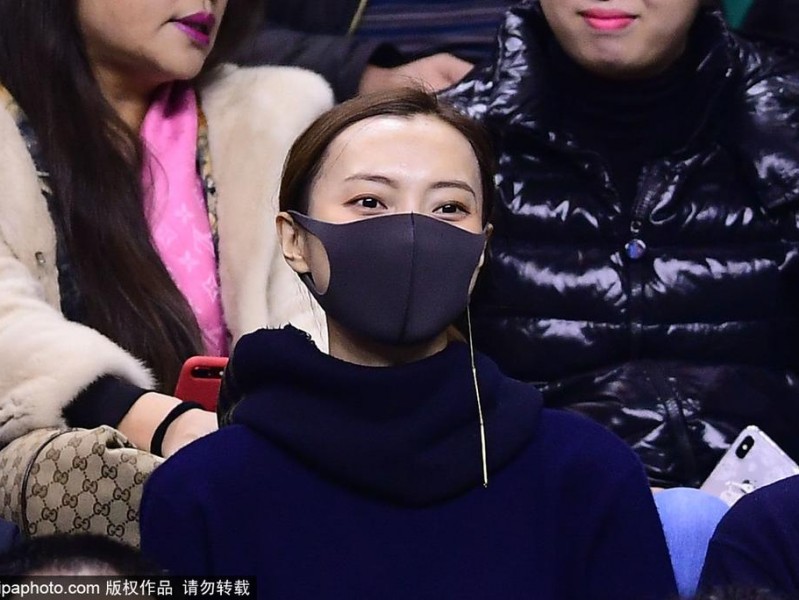 赛场边的深情守望：李晓旭爱妻变身摄影师