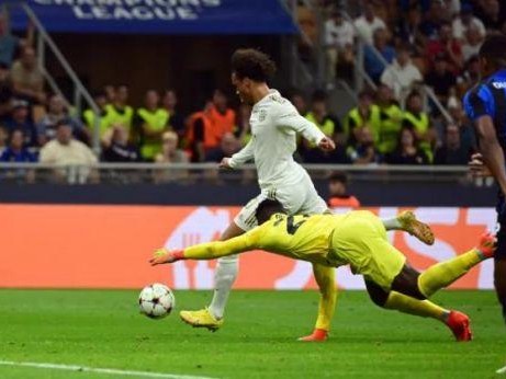 米兰新援集体发威4-0横扫拜仁，安切洛蒂遭遇开门黑