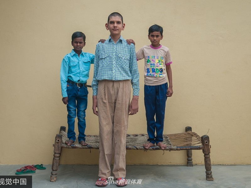 八岁身高近两米，印度“小巨人”卡兰的烦恼与梦想