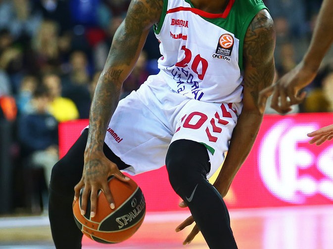 欧洲杀器空降天山：达柳斯·亚当斯的奇幻篮球漂流