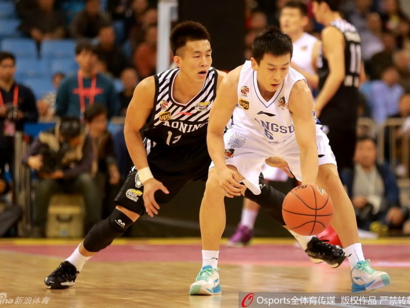 辽苏大战经典回溯：郭艾伦的尖刀突破，韩德君的内线铁闸