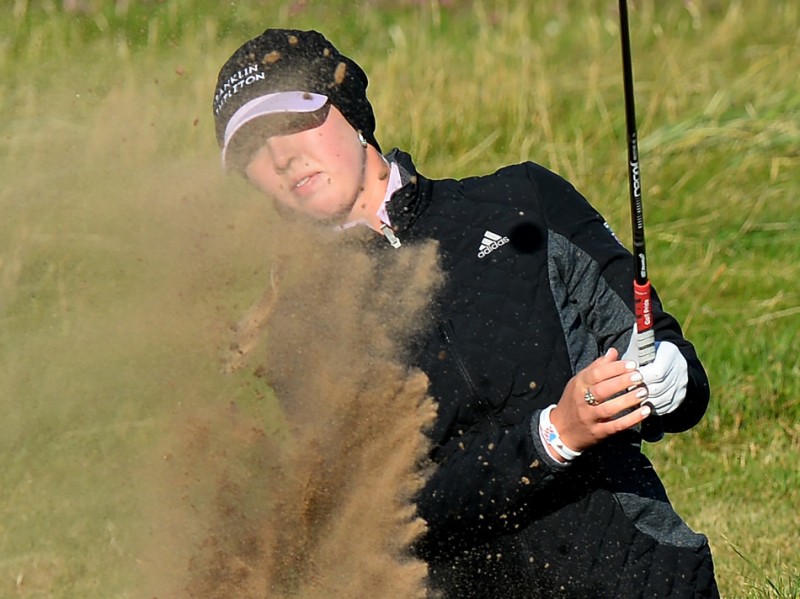 巾帼挥杆英姿飒爽 高球赛场绽放芳华