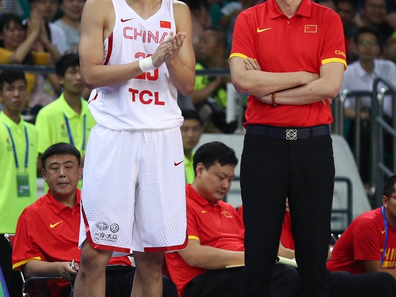 杜锋执教首秀遇内线双塔发威，蓝队群星闪耀赛场