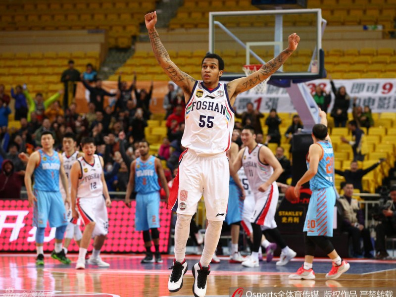 布朗绝命一击点燃佛山，新疆群星黯淡吞下爆冷苦果