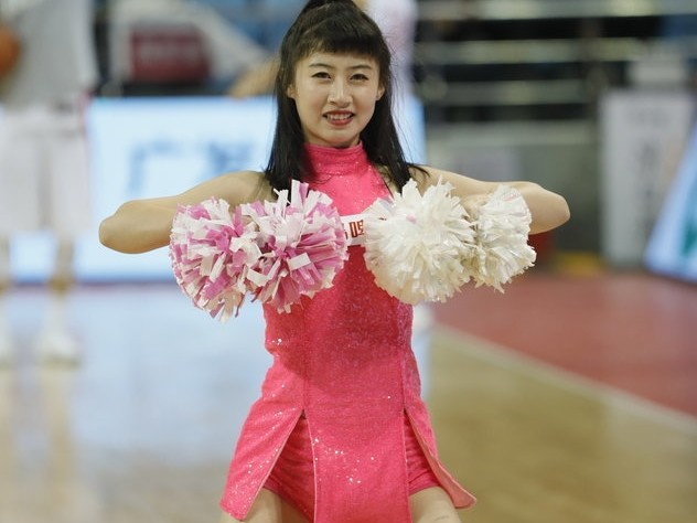 寒夜中的一团火：吉林篮球宝贝演绎冰与火之歌，东北虎主场激战大鲨鱼