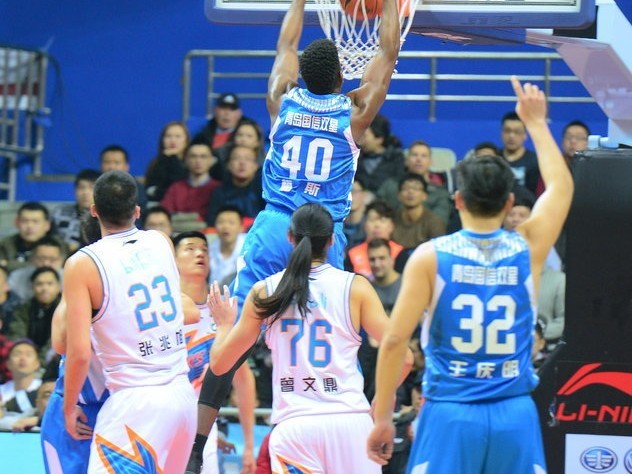 弗雷戴特狂轰四十九分 上海主场力克青岛挺进季后赛