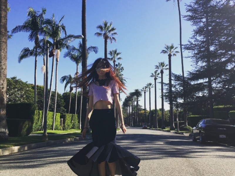 王仕鹏与爱妻李跑的幸福旅途：镜头下的长腿女神与温情漫画