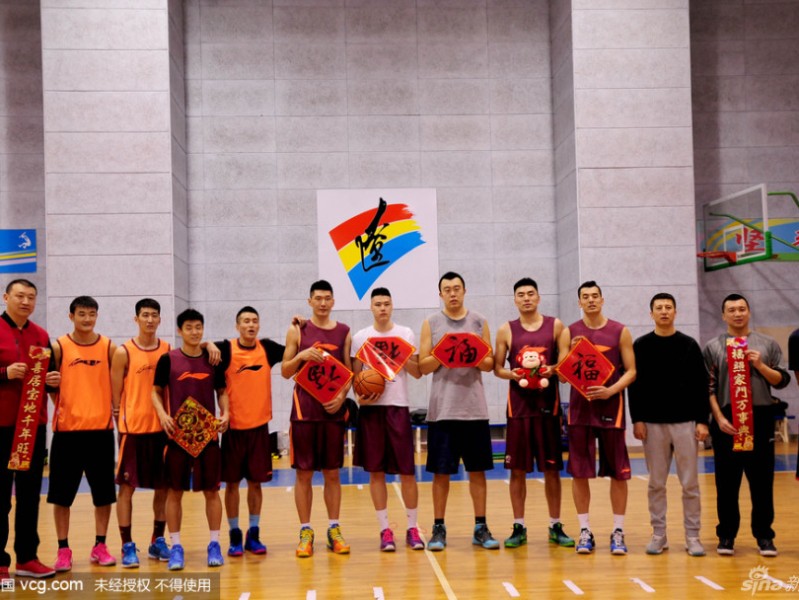 辽篮新春集体贺岁 郭艾伦炫酷发型送祝福