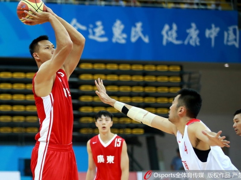 巅峰对决易建联独揽二十二分广东宏远力克上海大鲨鱼豪取全运三连胜