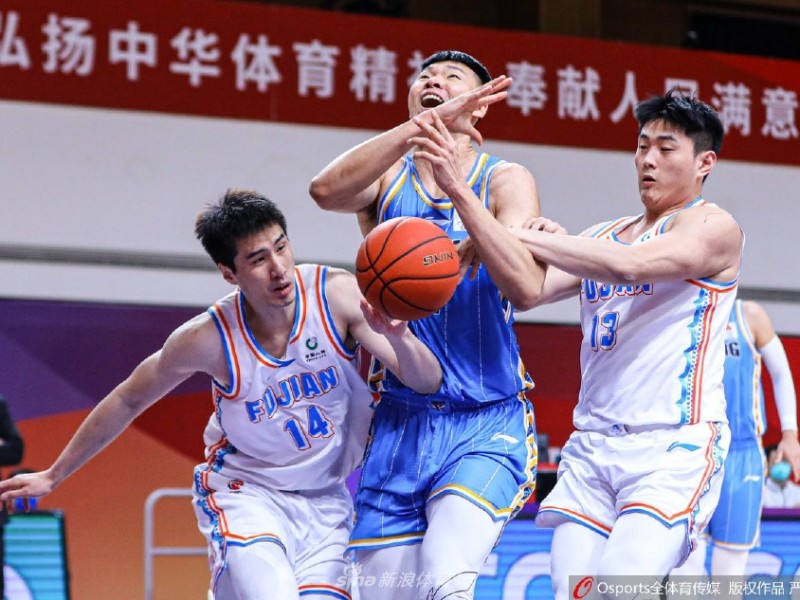 天赋闪耀之夜：十九岁新星曾凡博狂揽三十分，首钢军团狂胜福建报得一箭之仇