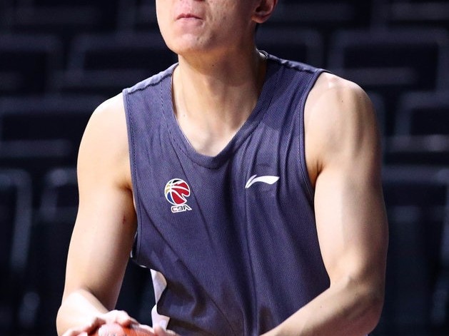 京城寒冬蓄力 方硕领衔首钢众将挥汗备战 CBA第三十二轮在即