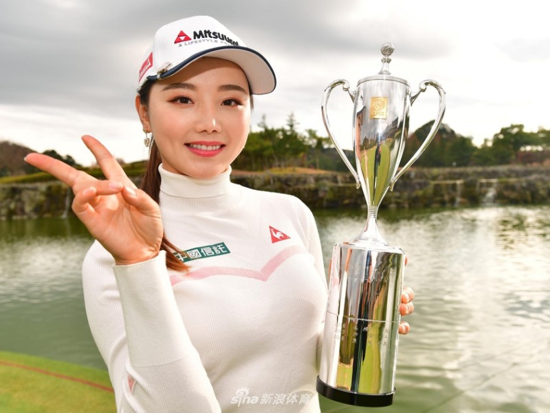 石昱婷东瀛绽放，捧得日巡新人王桂冠