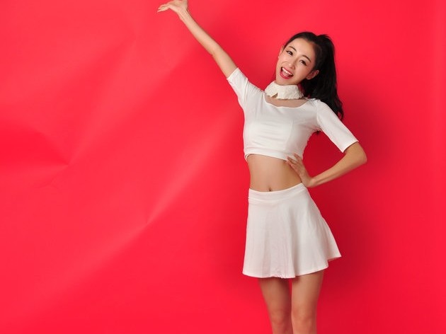 齐鲁最美篮球宝贝特写：小蛮腰小雯与VC拉拉队的火辣青春