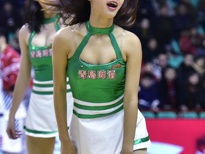 辽篮主场大捷之夜 篮球宝贝热舞点燃冬日激情