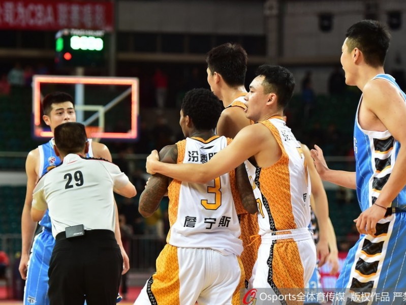 怒火灼烧太原夜：詹宁斯与北京首钢的冲突始末