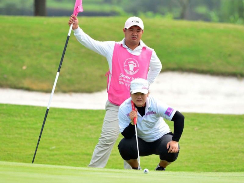 绿茵巾帼挥杆竞艳高尔夫赛场内外精彩纷呈