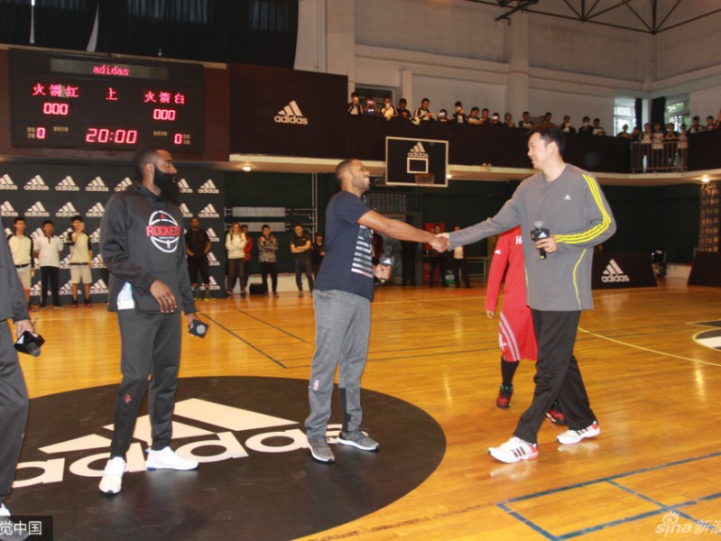 京城篮坛传奇交汇 大郅哈登校园携手点燃少年篮球梦