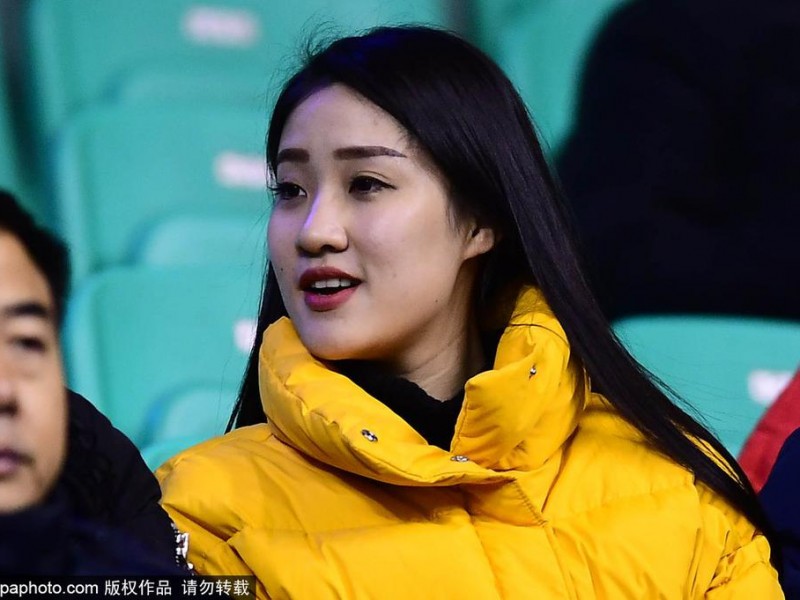 辽宁男篮最美女球迷现场助阵