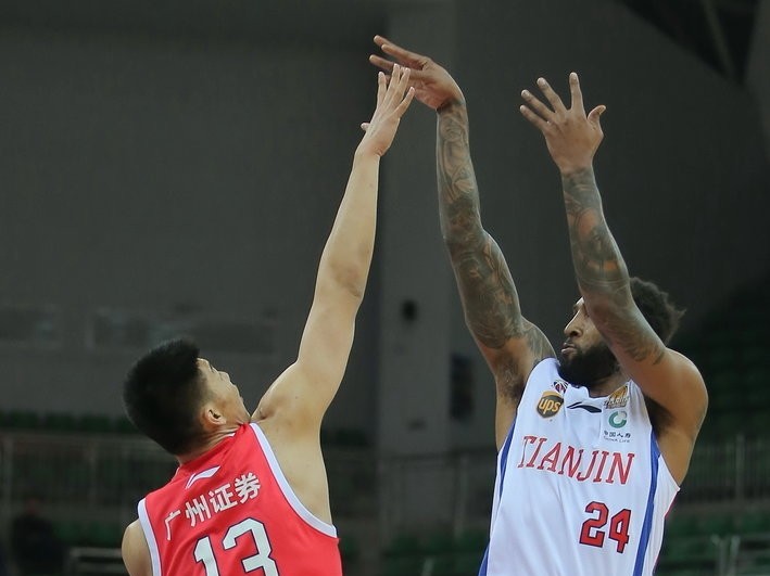 三分雨终结十一连败，天津主场险胜广州迎来久违胜利