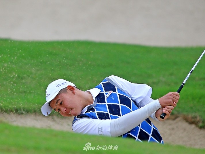 十四岁少年领跑果岭 中国业余公开赛激战正酣