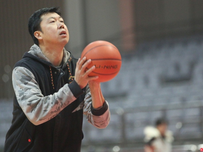 追风者的传承：王治郅在北仑开放日亲授单打技艺